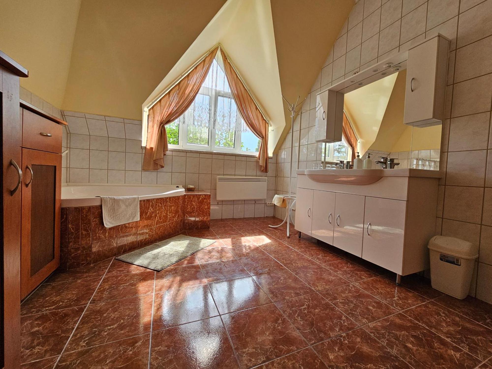 Parti Panzio Hotel Tata Buitenkant foto