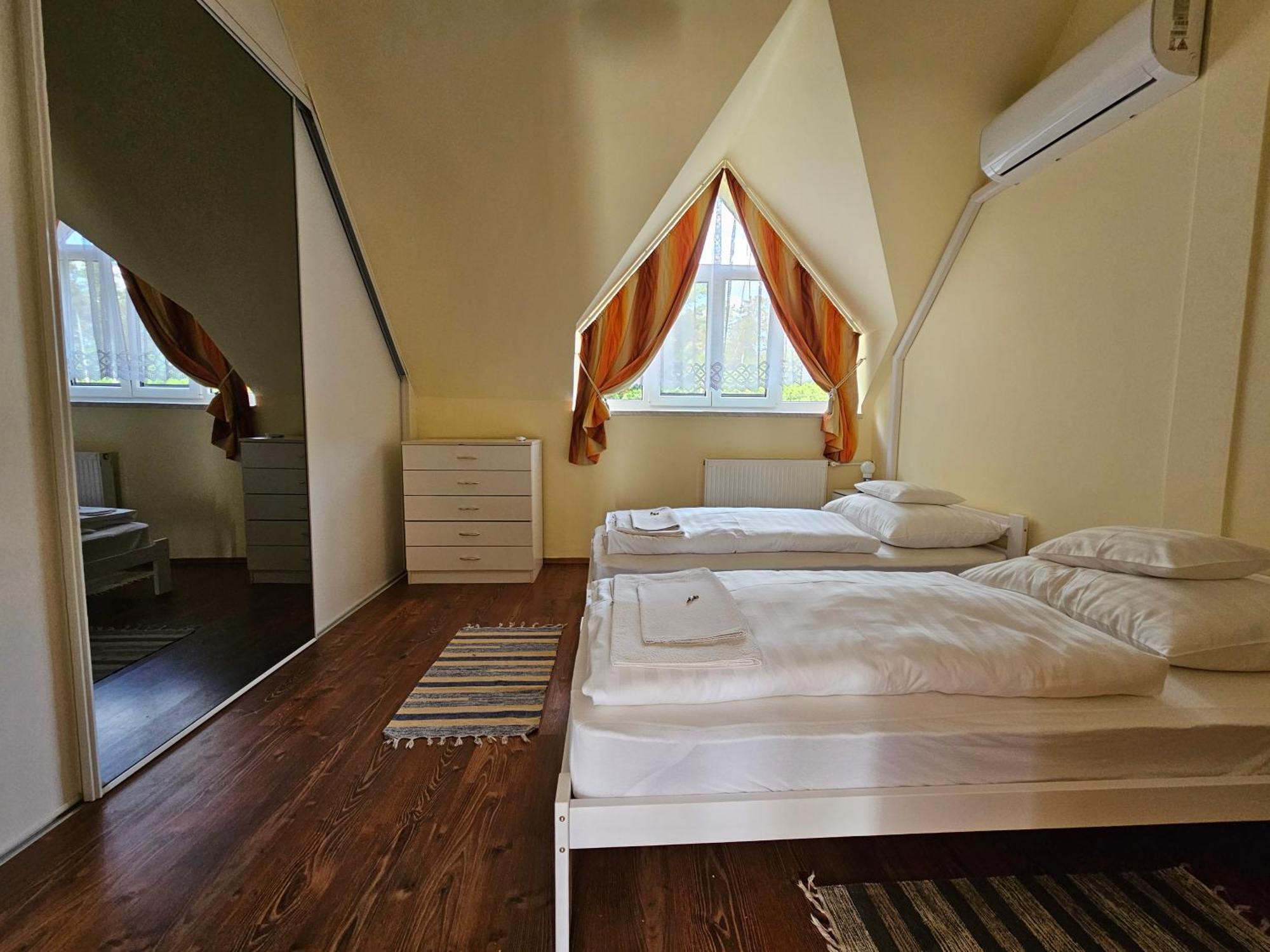 Parti Panzio Hotel Tata Buitenkant foto