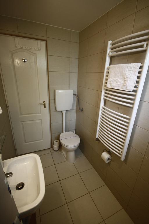 Parti Panzio Hotel Tata Buitenkant foto