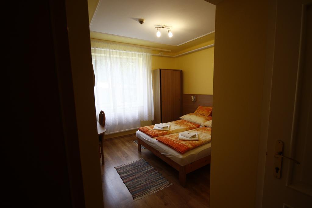 Parti Panzio Hotel Tata Buitenkant foto