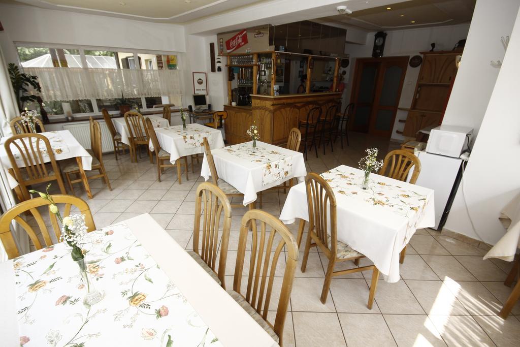 Parti Panzio Hotel Tata Buitenkant foto