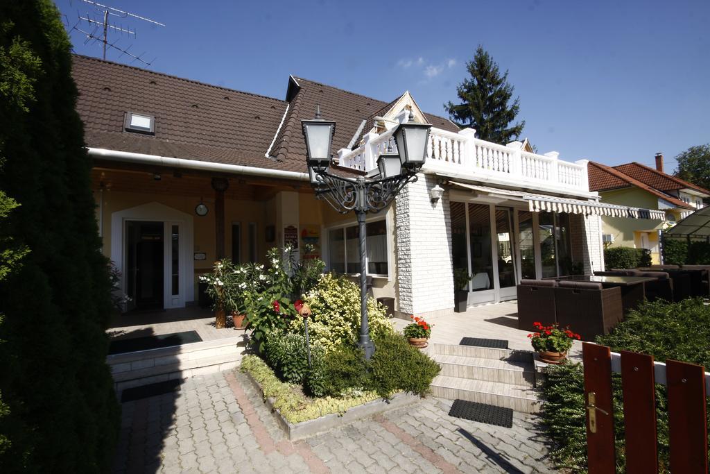 Parti Panzio Hotel Tata Buitenkant foto