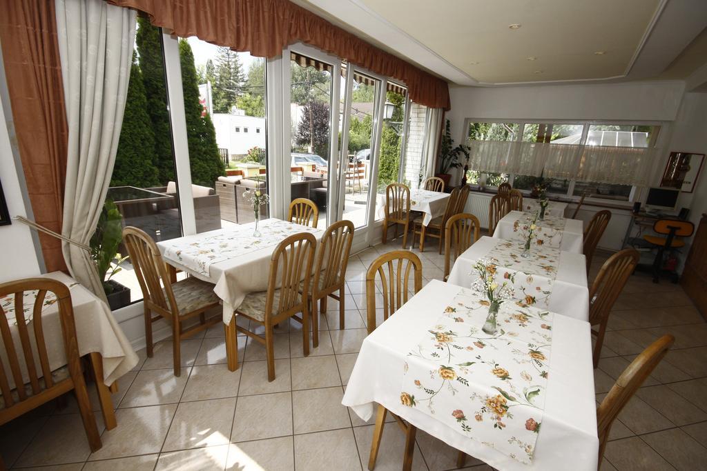 Parti Panzio Hotel Tata Buitenkant foto