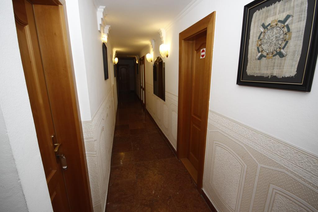 Parti Panzio Hotel Tata Buitenkant foto