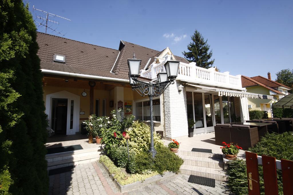 Parti Panzio Hotel Tata Buitenkant foto