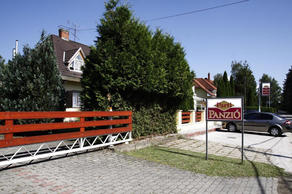 Parti Panzio Hotel Tata Buitenkant foto