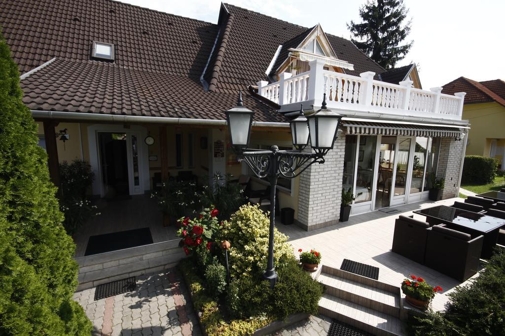 Parti Panzio Hotel Tata Buitenkant foto